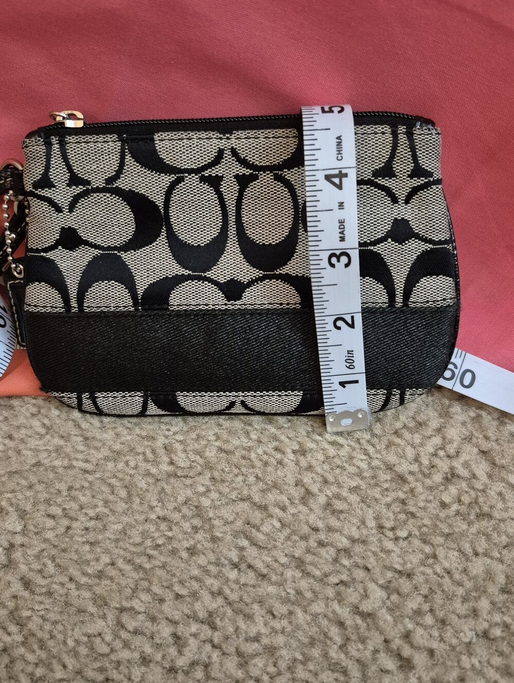 Coach Black & Beige Signature Zip Wristlet With Hang Tag. LIKE NEW. NO CALL OUTS - Picture 10 of 10